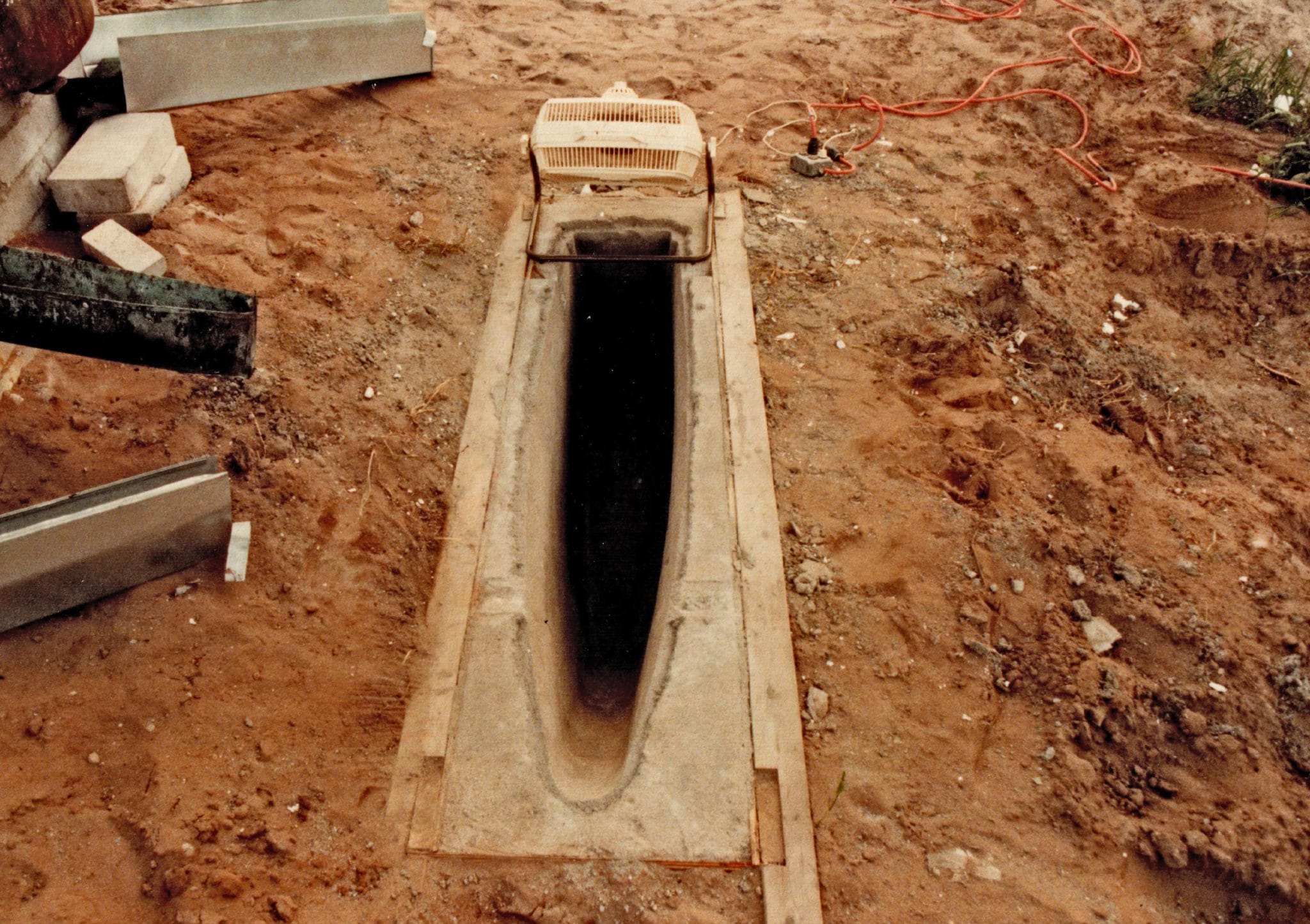 Forming keel in mold in the ground