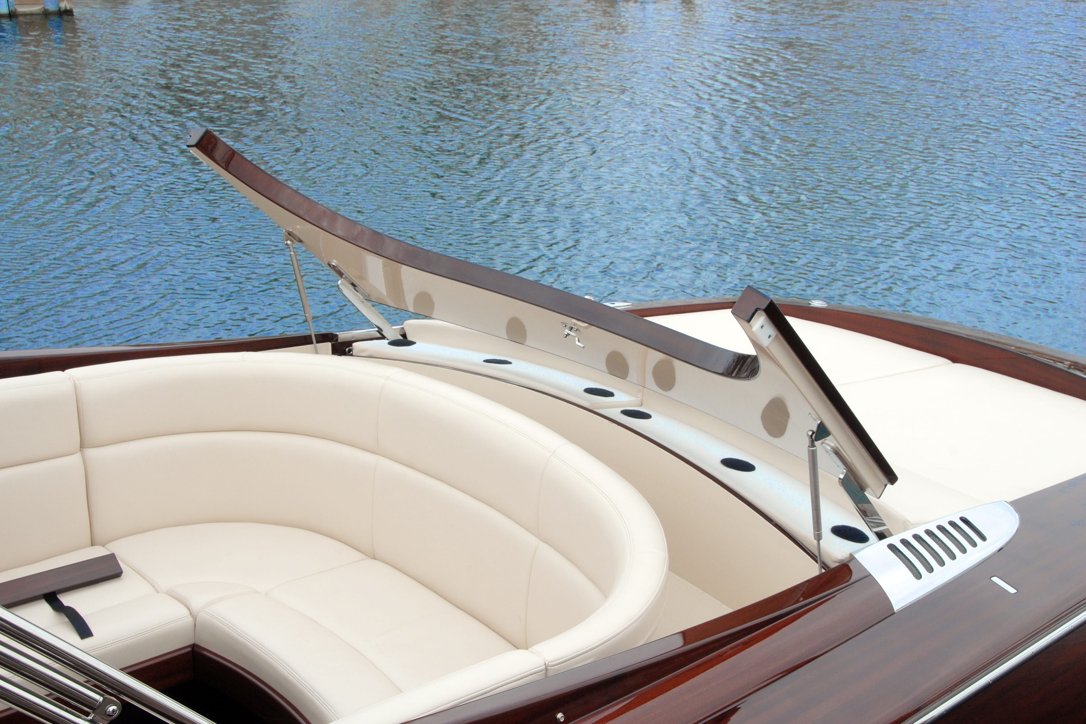 TT Faith retractable bimini bracer